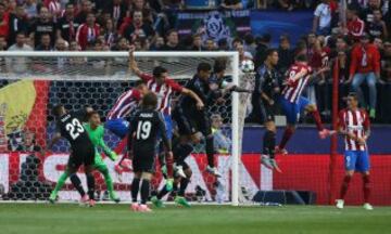 1-0. Sa¨²l ?¨ªguez marc¨® el primer gol.