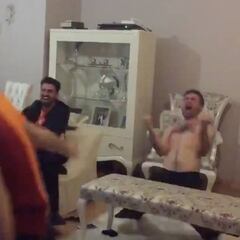 ¡Locura total! Hinchas virales del Galatasaray en penal de Falcao