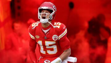 KANSAS CITY, MISSOURI - DECEMBER 31: Patrick Mahomes #15 of the Kansas City Chiefs runs onto the field before the game against the Cincinnati Bengals at GEHA Field at Arrowhead Stadium on December 31, 2023 in Kansas City, Missouri.   Jamie Squire/Getty Images/AFP (Photo by JAMIE SQUIRE / GETTY IMAGES NORTH AMERICA / Getty Images via AFP)