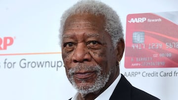 La pasión de Morgan Freeman por las abejas. AFP PHOTO / Frederic J. Brown