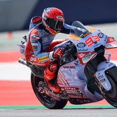 Márquez está en la pelea por el podio y la victoria