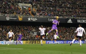 Cristiano Ronaldo acortó distancias. 2-1.