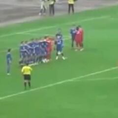 Vídeo: Golazo de tiro libre a lo Supercampeones, pasó en Bielorrusia