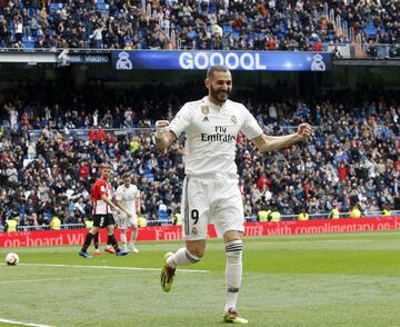 El jugador del Real Madrid Benzema celebra el 1-0 al Athletic Club. 