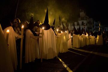 Penitentes de &quot;La Estrella&quot; en la Semana Santa 2017 de Sevilla