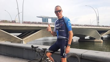 Chris Froome, sonriente, antes del Critérium de Singapur de 2024, que se disputó a final de temporada.