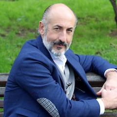 Elizegi tilda de "iluminado" a Urrutia en un duro discurso