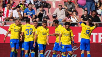 GIRONA, SPAIN - OCTOBER 15: Alex Fernandez of Cadiz CF celebrates after scoring their side's first goal during the LaLiga Santander match between Girona FC and Cadiz CF at Montilivi Stadium on October 15, 2022 in Girona, Spain. (Photo by Alex Caparros/Getty Images)