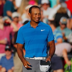 Tiger Woods, líder en solitario a falta de la última jornada