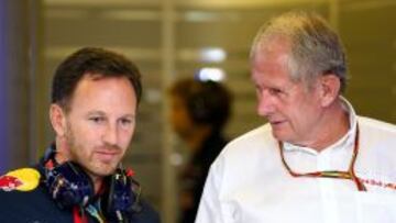 Helmut Marko (dcha.) charla con Christian Horner, jefe de Red Bull. 