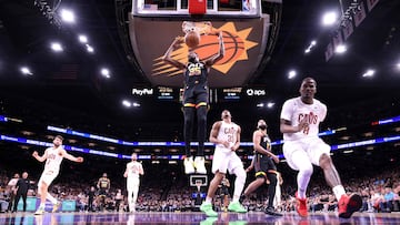 The Phoenix Suns beat the Cleveland Cavaliers on Friday night and Suns star Kevin Durant hit a major milestone during the game.