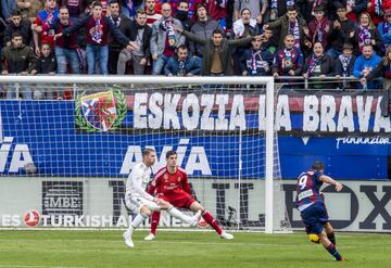 El delantero balear anotó el 2-0 tras un tiro cruzado que poco pudo hacer Courtois.