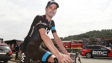 David López posa con el maillot del Sky durante una edición del Tour de Francia.
