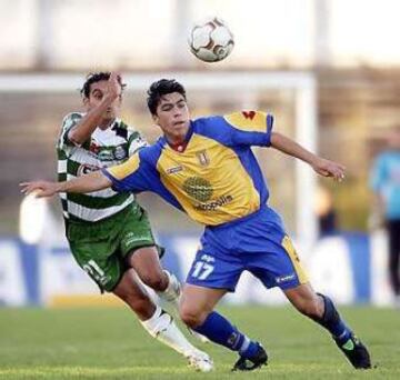 El Campanil arrancó la fase de grupos de 2004 con un empate 2-2 ante Santos Laguna en México, mismo resultado que consiguió en Chile.