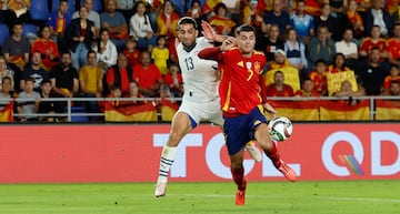 Cayó Morata dentro del área cuando buscaba un nuevo mano a mano ante Mvogo, pero notó el derribo de Ricardo Rodríguez.

