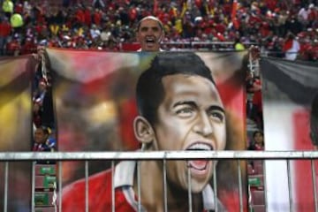 Alexis S&aacute;nchez en el lienzo de hincha de la Roja.