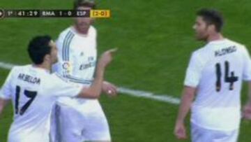 Arbeloa recrimina a Xabi.