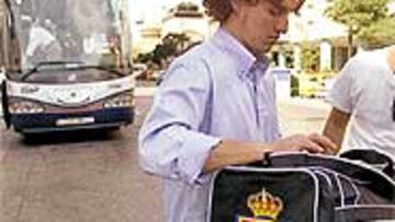 <B>CON RETRASO</B>. El Zaragoza llegó a Oosterbeek con retraso y tras más de 12 horas de viaje, ya que salieron de Zaragoza con destino al aeropuerto de Barcelona a las 9:45 de la mañana y llegaron a su lugar de concentración por la noche.