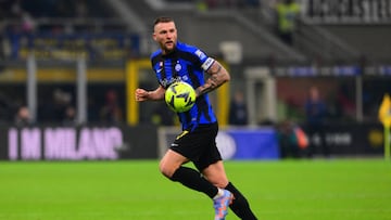 MILAN, ITALY - JANUARY 23: Milan Skriniar of Inter Milan in action during the Serie A match between FC Internazionale and Empoli FC at Stadio Giuseppe Meazza on January 23, 2023 in Milan, Italy. (Photo by Andrea Bruno Diodato/DeFodi Images via Getty Images)