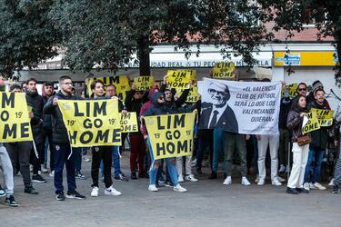 Layhoon, Corona y Sol¨ªs dan la cara