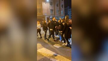 Sale a la luz un vídeo en el que Herrerín casi agrade a un fan