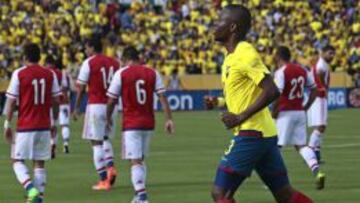 El delantero ecuatoriano marcó el primer gol en el partido frente a Paraguay.