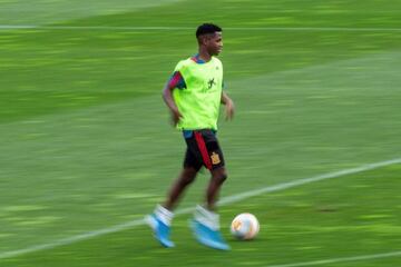 Ansu Fati trains with the Spain Under-21s following his call-up in place of Carles Pérez.