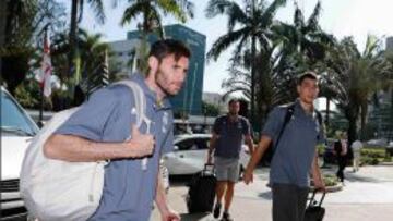 Cansados. Rudy, Hernangómez y Reyes, ayer en Sao Paulo.