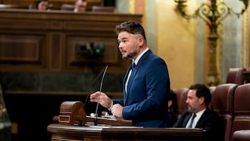 El portavoz de ERC en el Congreso, Gabriel Rufián, interviene durante la primera sesión del debate de investidura del líder del PP, en el Congreso de los Diputados, a 26 de septiembre de 2023, en Madrid (España). El presidente del PP, Alberto Núñez Feijóo, se somete hoy a su debate de investidura en el Congreso, el primero en el que se escucharán discursos en lenguas cooficiales y se podrán usar pinganillos para recibir la traducción simultánea. Su candidatura se vota en 'primera vuelta' mañana miércoles, 27 de septiembre, cuando se activará la cuenta atrás por si hay nuevas elecciones. Los barones del PP han apoyado a Feijóo en su debate.
26 SEPTIEMBRE 2023;DEBATE;INVESTIDURA;DISCURSO;BARONES;PP;PARTIDO POPULAR;CONGRESO;DIPUTADOS
A. Pérez Meca / Europa Press
26/09/2023