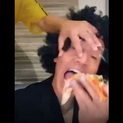 'Matador' Hernández recrea golpe de Cuauhtémoc Blanco a Faitelson