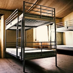 Unos británicos van a un albergue en Bilbao y viven una experiencia sacada del Juego del Calamar: “Debería ser ilegal”