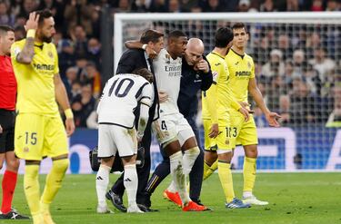 Unos minutos después fue Alaba quien dejó el terreno de juego por lesión. Su sustituto fue Nacho.