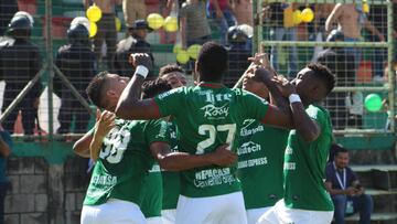 La escuadra verdolaga llegaba con ventaja parcial en el global y en casa concluyeron el trabajo gracias también al apoyo de su afición.