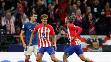 Llorente celebra con De Paul el 1-0 en el Atlético-Athletic.