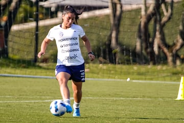 La Roja Femenina realizó su tercer día de entrenamientos en la cancha del Colegio Colombo Británico de Cali. En la primera jornada del Grupo A tendrá descanso.