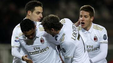 El Milán celebra el empate de Bacca.