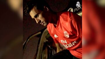 La última de Arbeloa: así presentó la nueva camiseta del Madrid