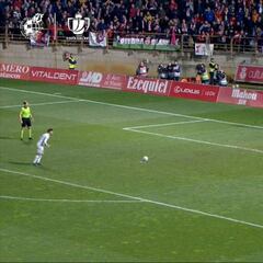 La genialidad de Domenech para enervar al rival y no infringir la regla del pie en la línea