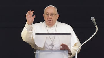 Pope Francis leads the Angelus prayer from his window, in St. Peter's Square at the Vatican, December 24, 2023. REUTERS/Remo Casilli