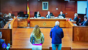 Los dos acusados vistos desde una pantalla de la sala de prensa durante una vista oral del juicio por el robo de las botellas de Atrio, en la Audiencia Provincial, a 1 de marzo de 2023, en Cáceres, Extremadura (España). El juicio concluye hoy sus tres jornadas con las declaraciones de los cuatro peritos que están llamados a declarar, además de las conclusiones de la fiscal, la acusación particular y la abogada defensora de los acusados. La Fiscalía pide cuatro años y seis meses de cárcel para los dos detenidos por robar 45 botellas de vino de la bodega del restaurante hotel Atrio. Dumitru y Guevara están en prisión desde su arresto el pasado mes de julio
01 MARZO 2023;CÁCERES;EXTREMADURA;JUICIO ROBO BOTELLAS DE ATRIO
Carlos Criado / Europa Press
01/03/2023