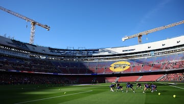 Soccer Football - LaLiga - FC Barcelona v RCD Mallorca - Spotify Camp Nou, Barcelona, Spain - February 7, 2026 FC Barcelona players during the warm up before the match REUTERS/Albert Gea