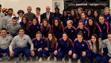 El Atlético Femenino recibido por el embajador español en Colombia.