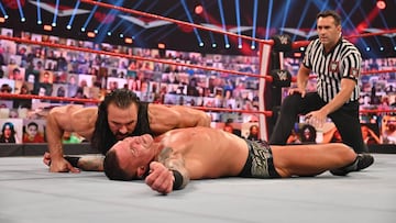 Drew McIntyre ataca a Randy Orton en Raw.