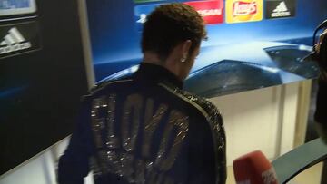 El regate más loco de Neymar...¡en zona mixta y a la prensa!