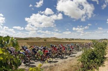 Pelotón de camino a Riaza.