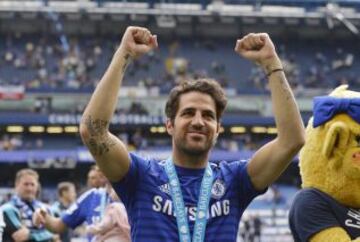 Cesc llegó al Chelsea por 27 millones de euros desde el Barca y no le costó volver a adaptarse a la Premier. Fue figura.