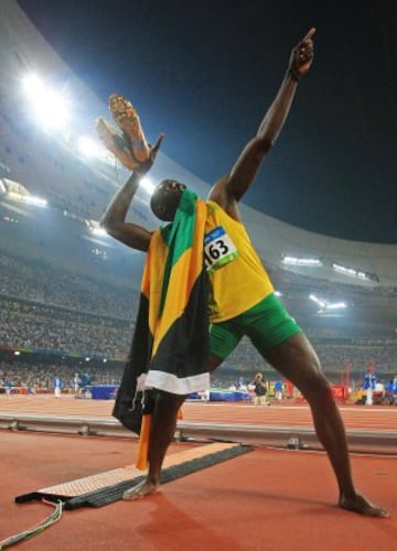 En los Juegos Olímpicos de Pekín 2008 consiguió en los 100m un registro de 9,69. También en los 200m implantó una nueva marca mundial en 19,30 y en la carrera de relevos 4×100 junto a sus compañeros jamaicanos Nesta Carter, Michael Frater y Asafa Powell marcaron el registro mundial y olímpico en 37,10. Tales hazañas le consagraron como el primer atleta en ganar tres pruebas olímpicas desde Carl Lewis en 1984. 
En la imagen al finalizar la prueba de los 100m.