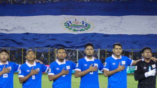 La Federación salvadoreña espera el veredicto tras la queja presentada por Surinam; la FIFA podría imponer multas, sanciones o incluso veto al estadio Cuscatlán.