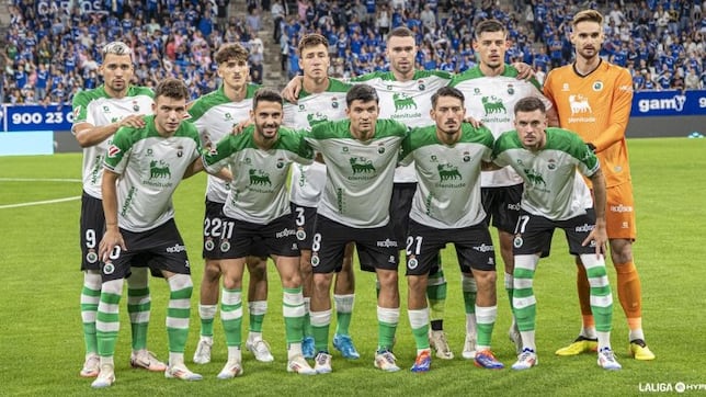 El Racing impone su ritmo al Oviedo en el Tartiere