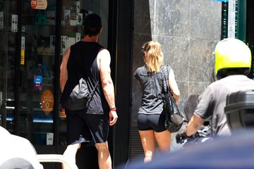 La pareja de actores paseando por el centro de Madrid. 